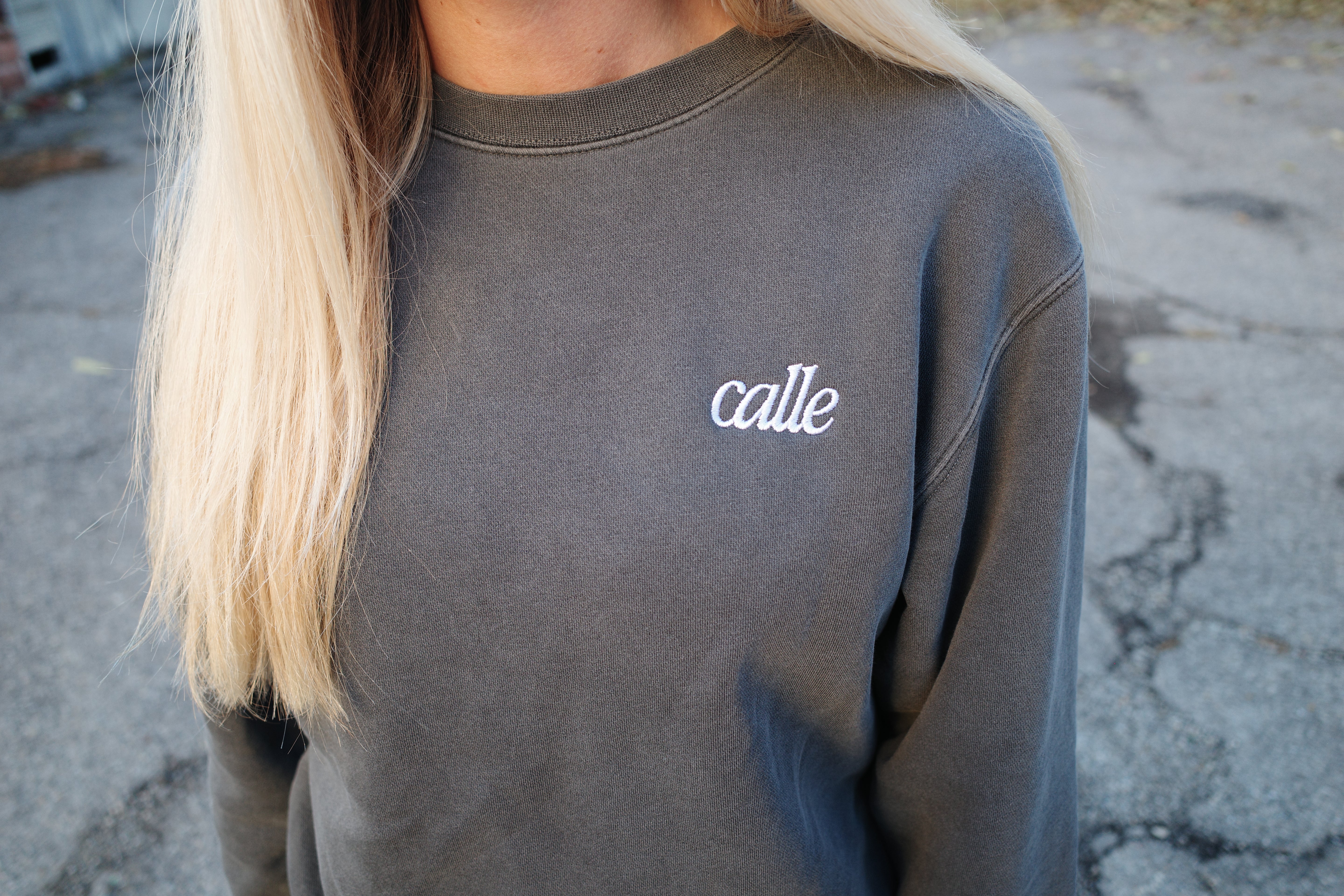 Faded Embroidered Calle Crew - Charcoal